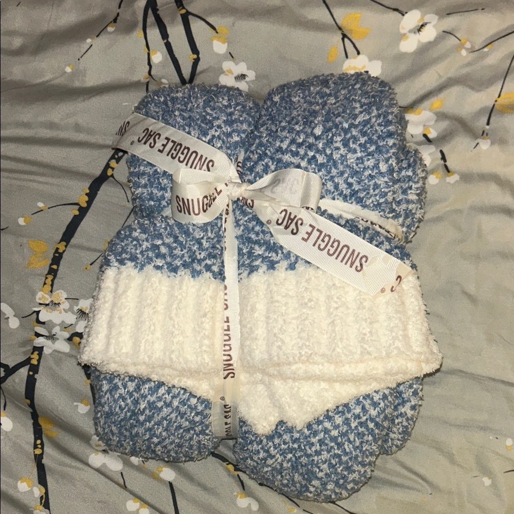 Blue and White Throw Blanket